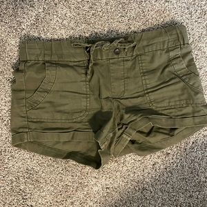 Mid rise Green Shorts